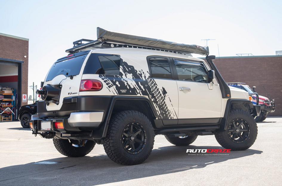 TOYOTA FJ CRUISER TEMPO SATIN BLACK