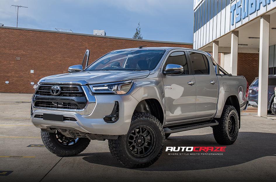 TOYOTA HILUX 4WD DETROIT MATTE BLACK