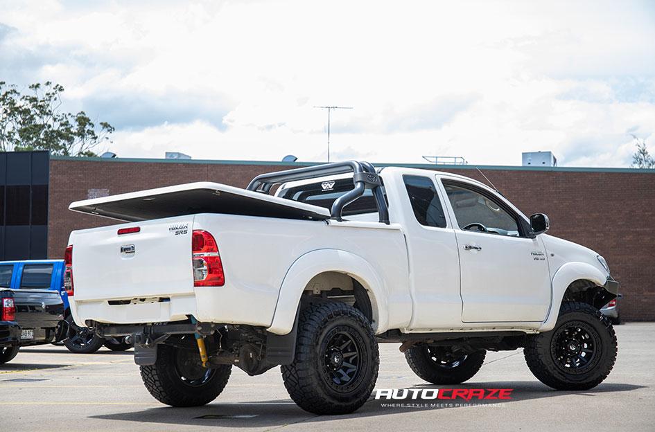 TOYOTA HILUX N70 4WD COVERT MATTE BLACK