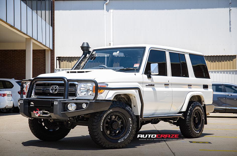 TOYOTA LANDCRUSIER HURRICANE SATIN BLACK