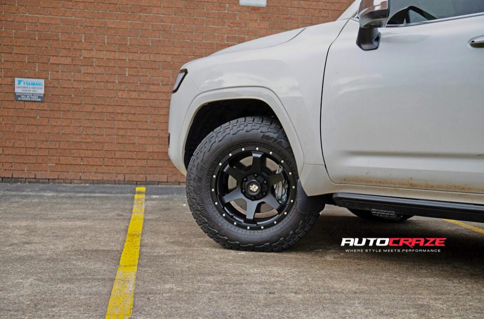 TOYOTA LANDCRUISER PHILIDELPHIABLACK MATTE FRONT MILLED