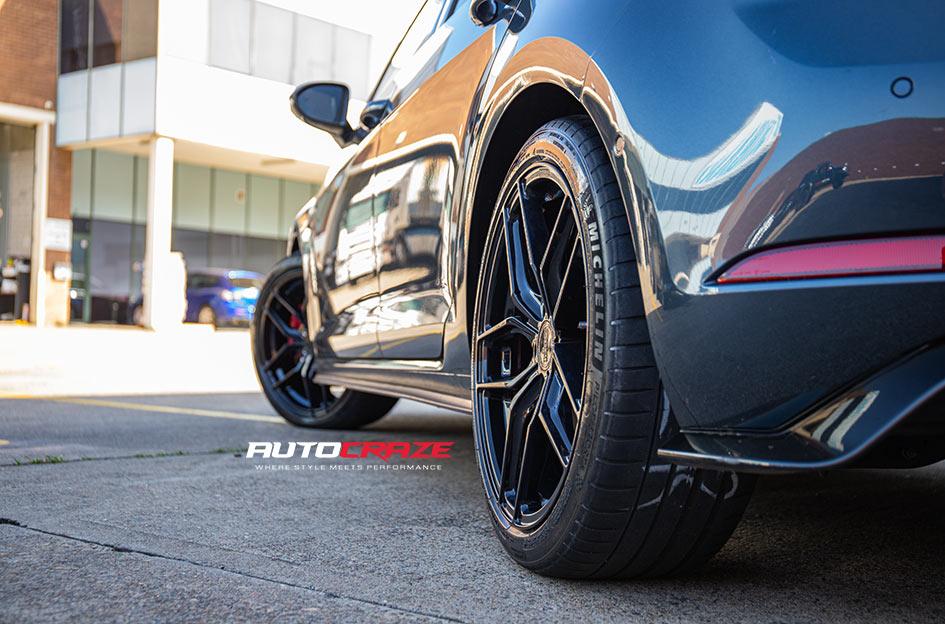 VOLKSWAGEN-GOLF-TARO-GLOSS-BLACK