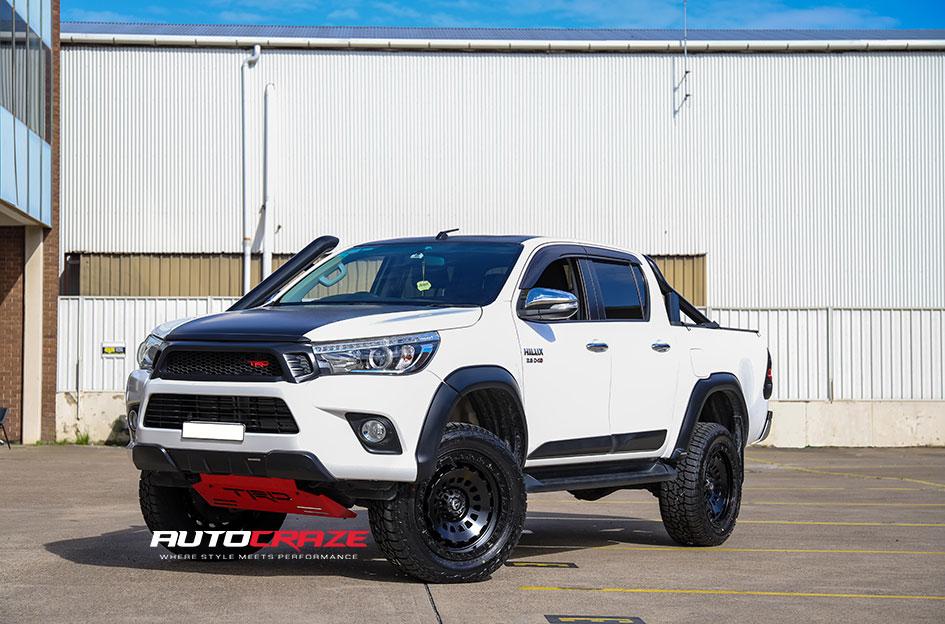 TOYOTA HILUX N80 4WD ZEPHYR MATTE BLACK