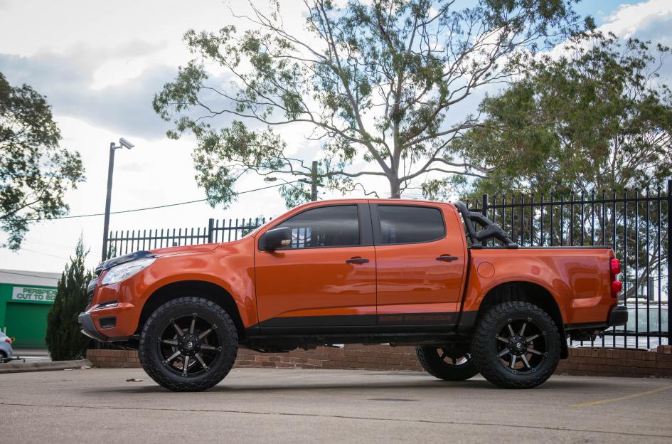 HOLDEN COLORADO COUPLER BLACK MACHINED WITH DARK TINT