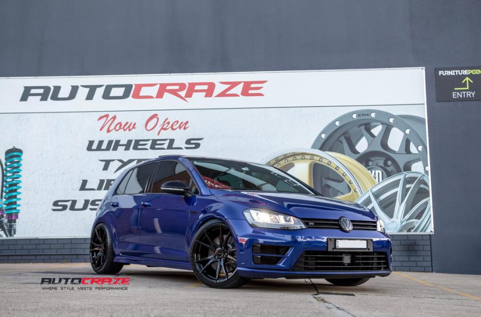 VOLKSWAGEN GOLF SF06 SATIN BLACK