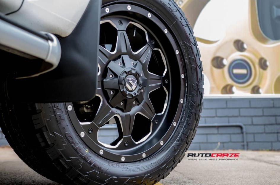 NISSAN NAVARA BOOST GLOSS BLACK MILLED ACCENTS