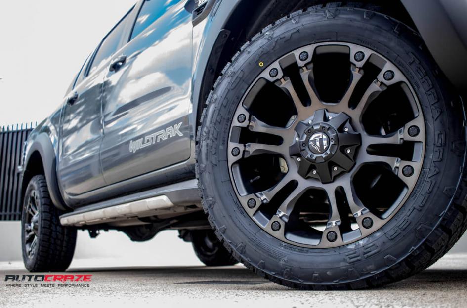 FORD-RANGER-VAPOR-BLACK-MACHINED-WITH-DARK-TINT