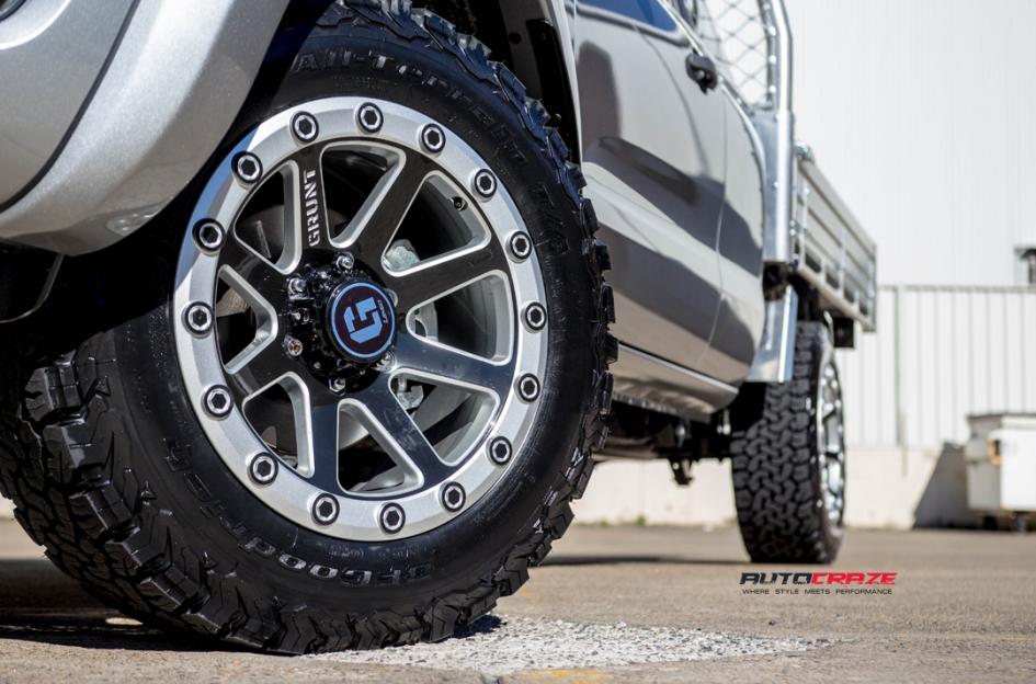 FORD RANGER GRUNT G1 SILVER WITH BLACK CENTRE POLISH LIP