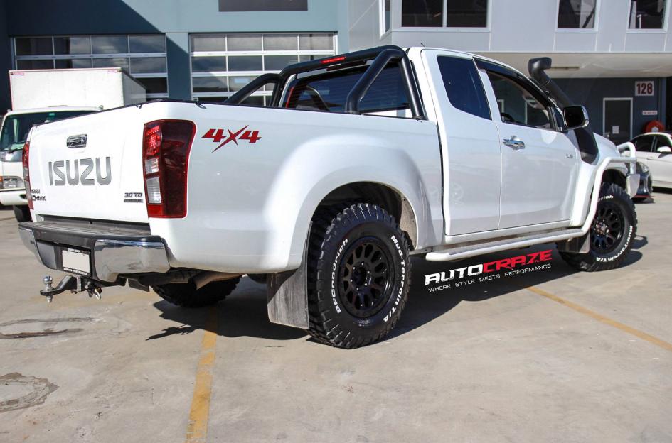 ISUZU DMAX VECTOR MATTE BLACK