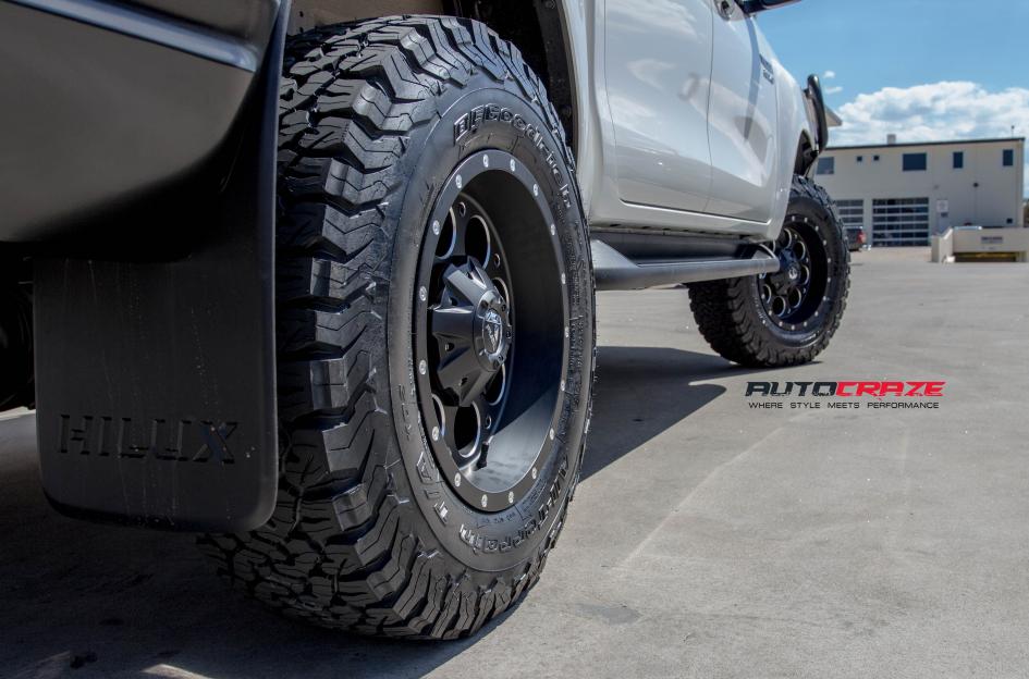 TOYOTA HILUX N80 4WD REVOLVER GLOSS BLACK WITH MILLED ACCENTS