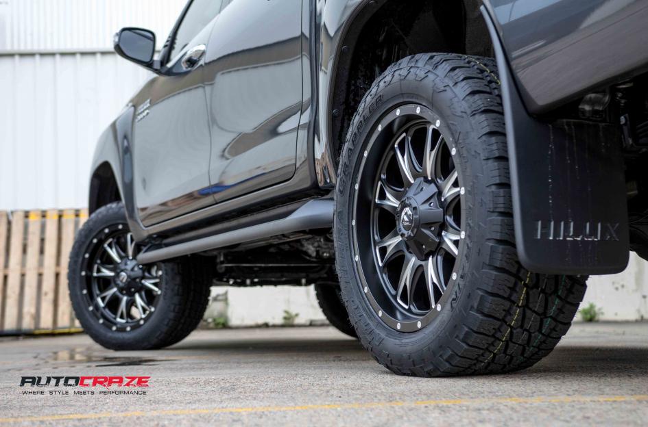 TOYOTA HILUX N80 4WD THROTTLE GLOSS BLACK MILLED ACCENTS