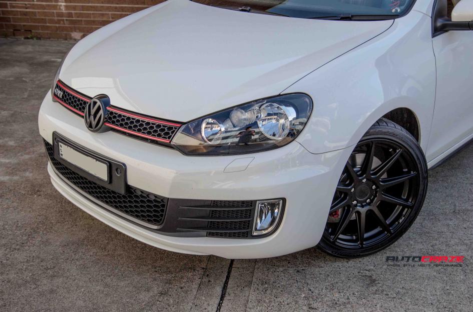VOLKSWAGEN GOLF ESSEN SATIN BLACK