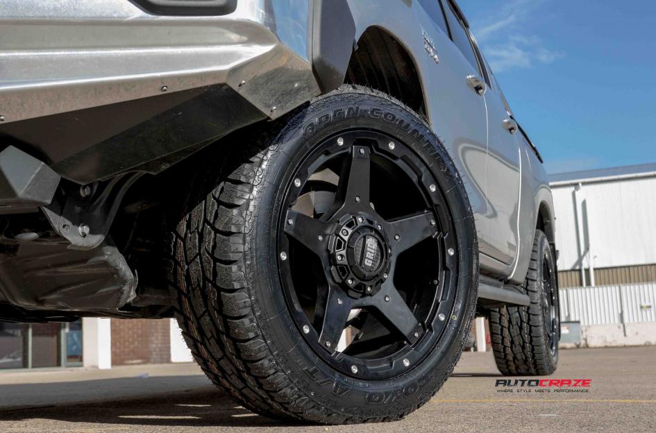TOYOTA HILUX N80 4WD GD04 MATTE BLACK 3