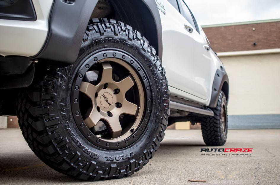 TOYOTA HILUX N80 4WD SIX MATTE BRONZE