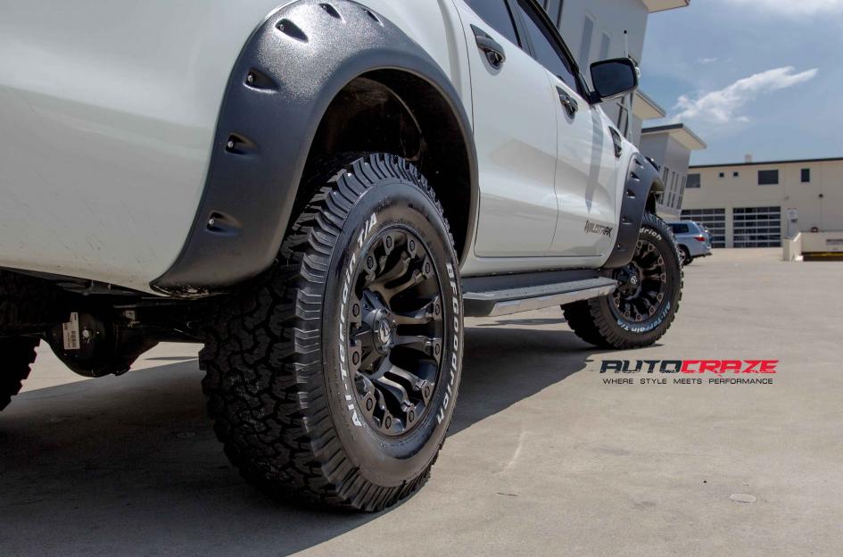 FORD-RANGER-VAPOR-BLACK-MACHINED-WITH-DARK-TINT-7