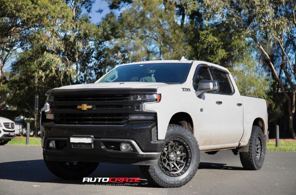 CHEVROLET SILVERADO COVERT MATTE BLACK