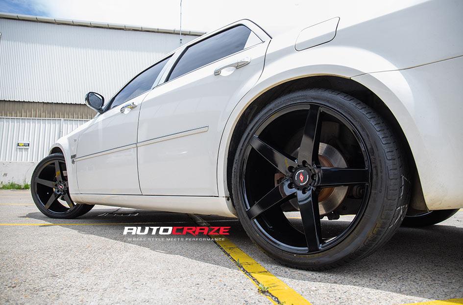 CHRYSLER 300C IFG 8 FLAT BLACK