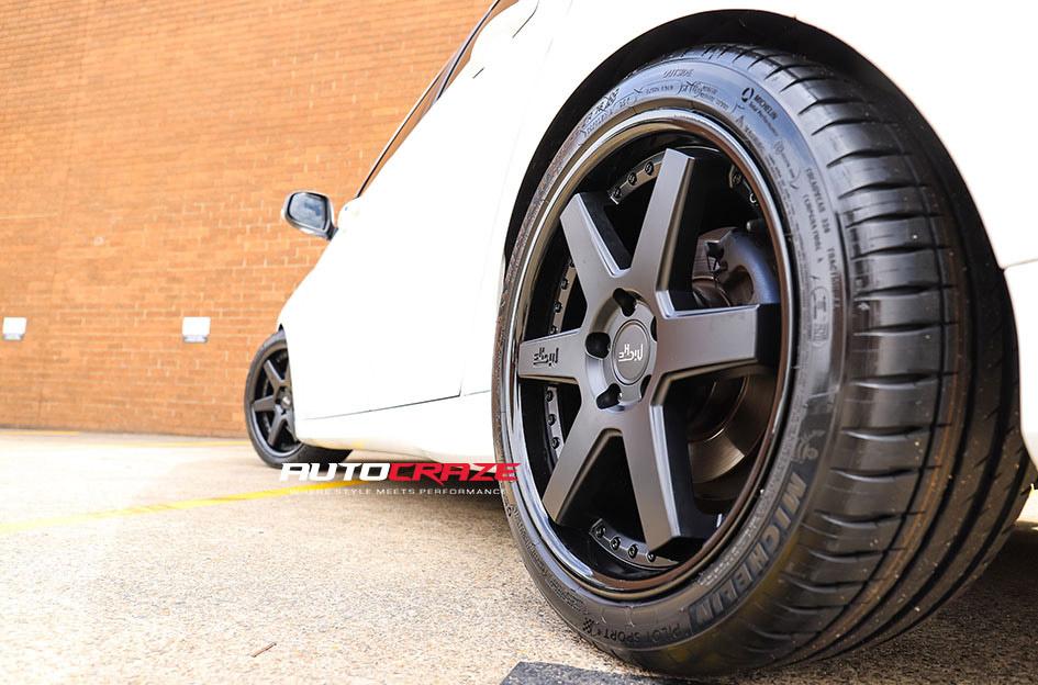 FORD FOCUS  5 STUD  ALTAIR MATTE BLACK WITH GLOSS BLACK LIP