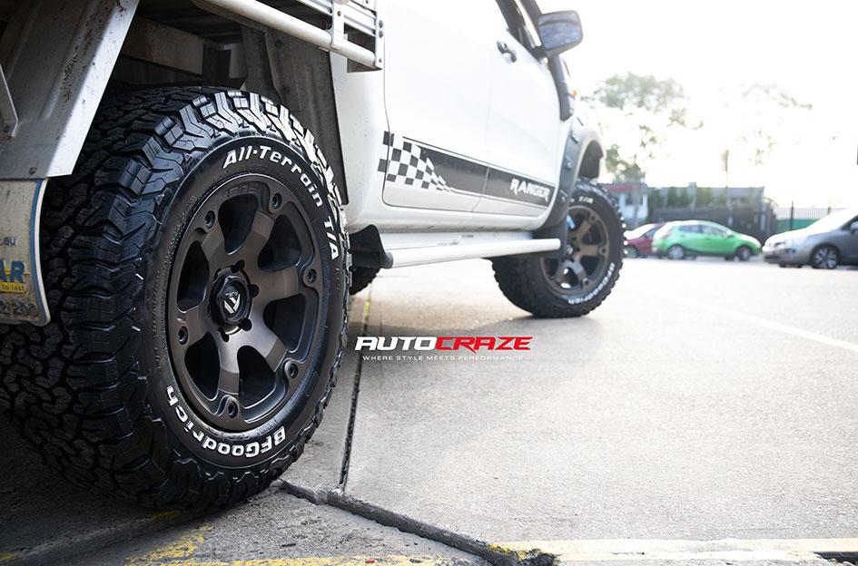 FORD RANGER BEAST BLACK MACHINED WITH DARK TINT