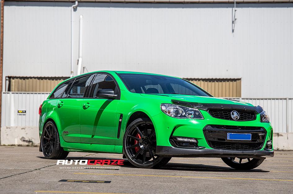 HOLDEN-COMMODORE-SSV-SF04-MATTE-BLACK