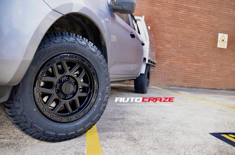 ISUZU DMAX MESA KM544 SATIN BLACK GREY TINT