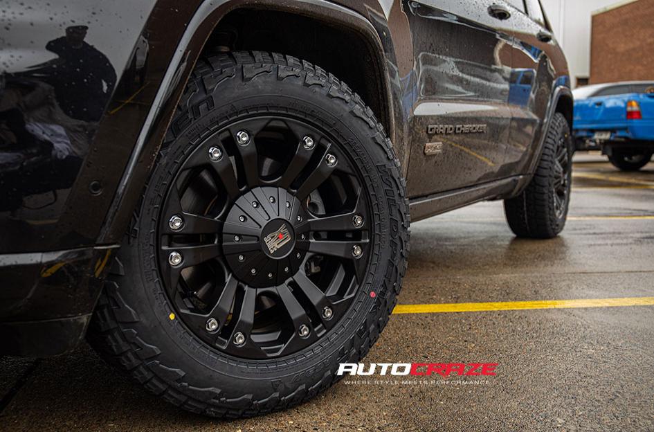 JEEP-GRAND-CHEROKEE-MONSTER-XD-MATTE-BLACK