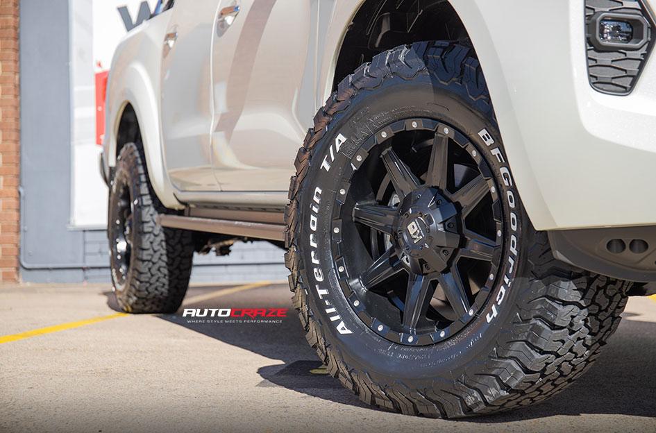 NISSAN NAVARA BLADE OR MATTE BLACK