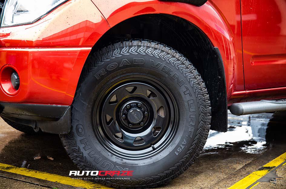 NISSAN-NAVARA-TERRA-SATIN-BLACK
