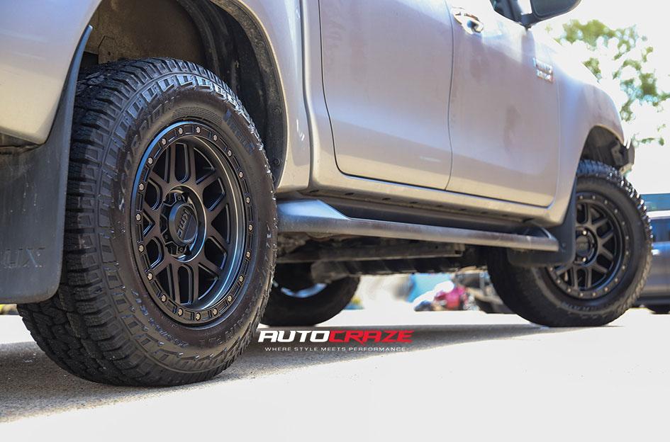 TOYOTA HILUX N80 4WD KM544 MESA SATIN BLACK GLOSS BLACK LIP