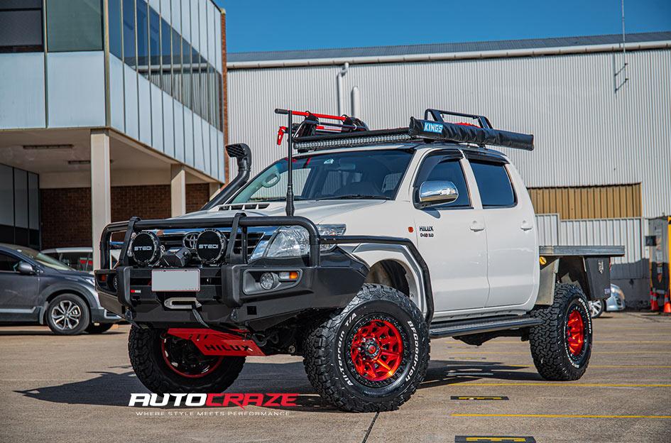 TOYOTA HILUX N70 4WD COVERT CANDY RED BLACK LIP