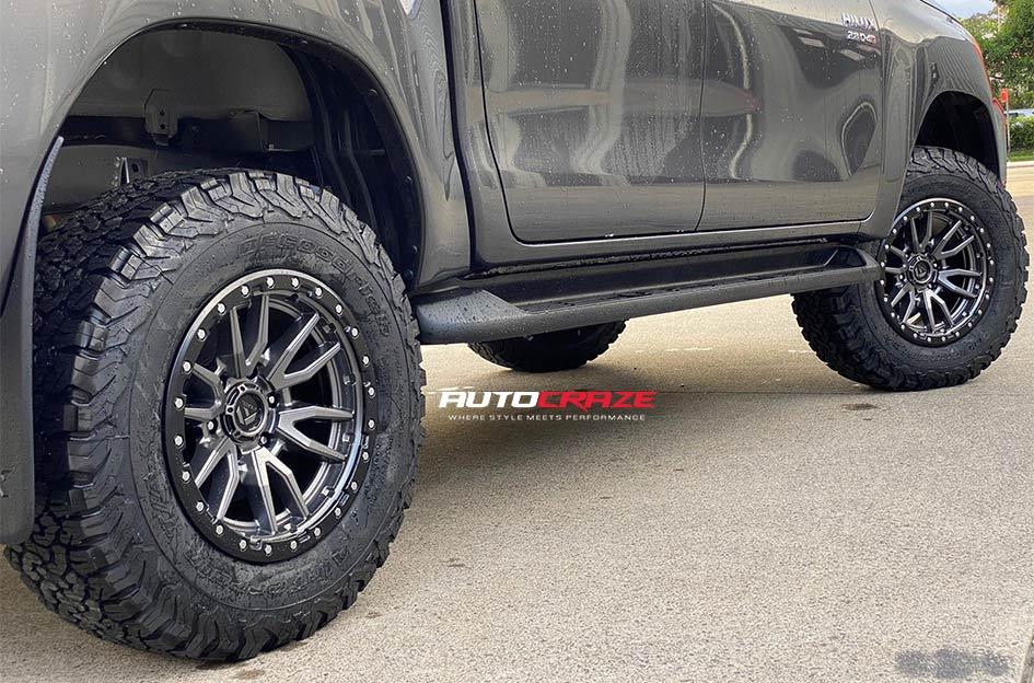 TOYOTA HILUX 4WD REBEL ANTHRACITE CENTER W BLACK LIP