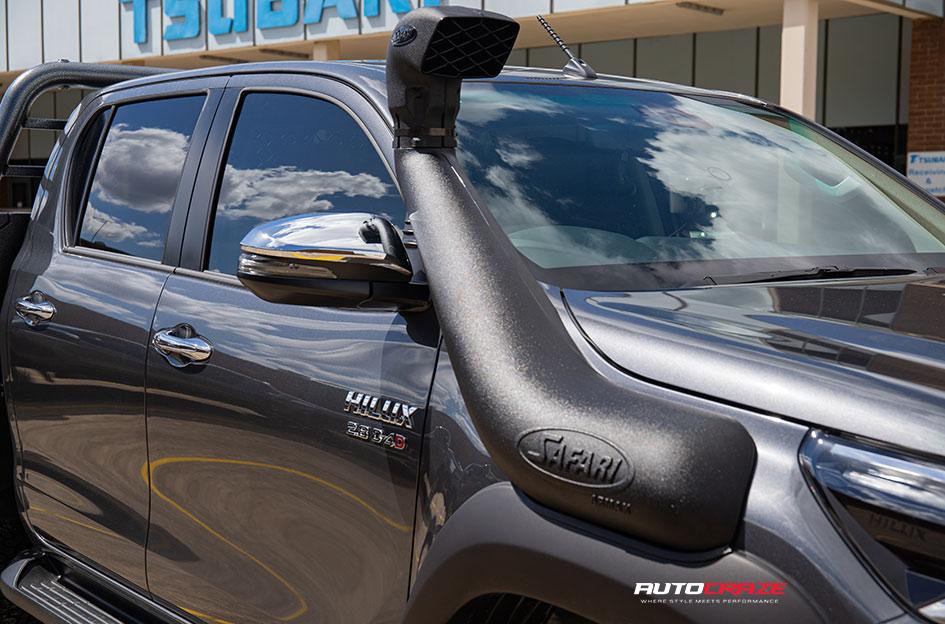 TOYOTA HILUX 4WD REBEL ANTHRACITE CENTER W BLACK LIP