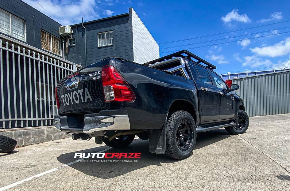 TOYOTA HILUX N80 4WD SHOK MATTE BLACK