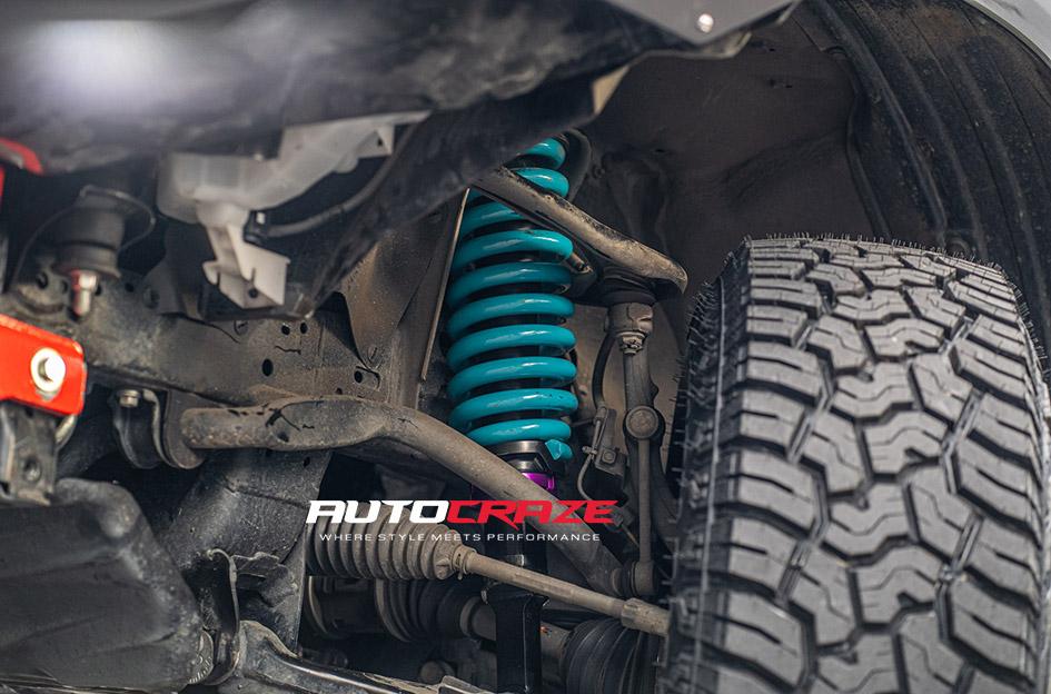 TOYOTA HILUX 4WD CINCO GLOSS BLACK W STAINLESS BOLTS