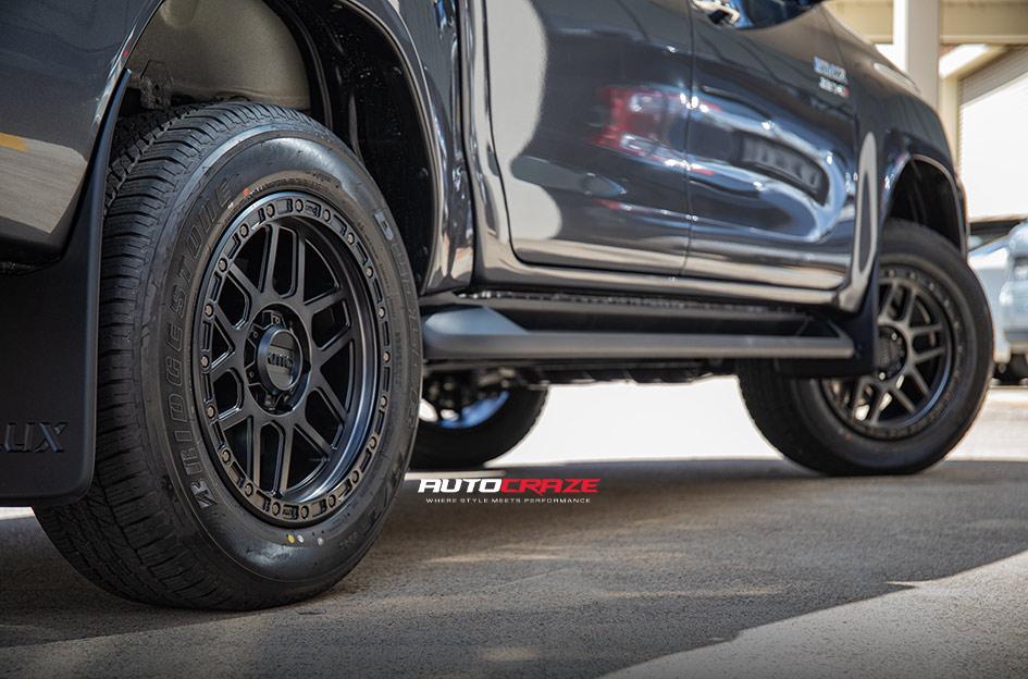 TOYOTA HILUX 4WD MESA KM544 SATIN BLACK GREY TINT