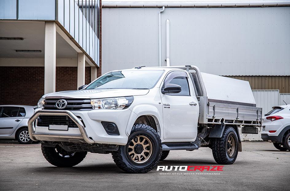 TOYOTA HILUX N80 4WD HURRICANE SATIN BRONZE BLACK LIP