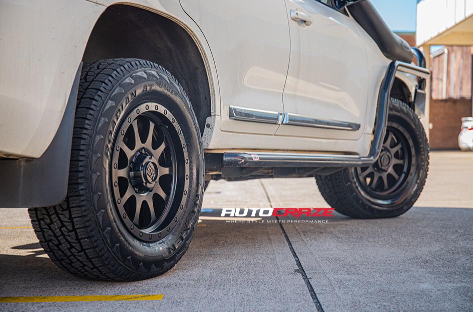 TOYOTA LANDCRUISER HURRICANE SATIN BLACK