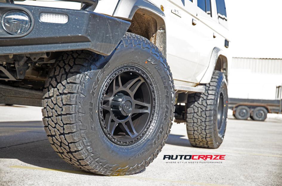 TOYOTA LANDCRUISER KONG SATIN BLACK