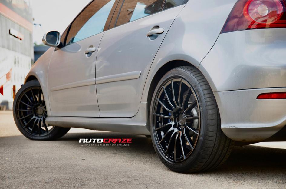 VOLKSWAGEN GOLF SF05 SATIN BLACK