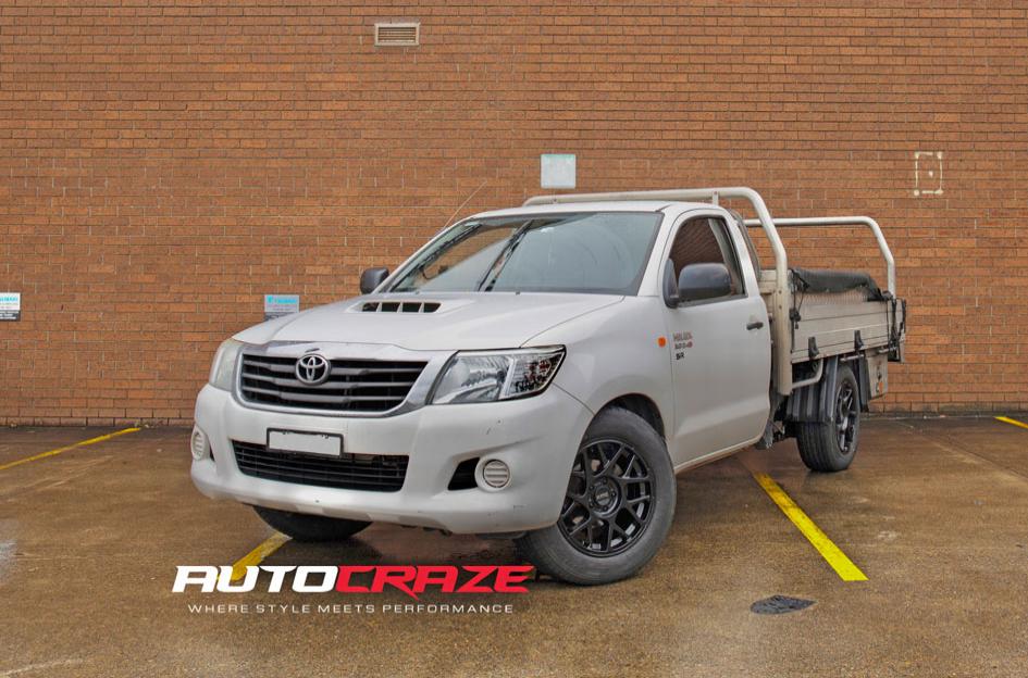 TOYOTA HILUX 2WD BULLY XD SATIN BLACK