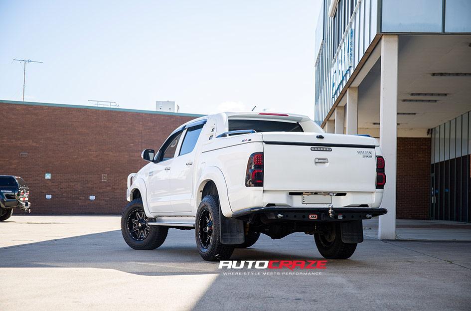 TOYOTA HILUX N70 4WD BLADE  OR GLOSS BLACK MILLED