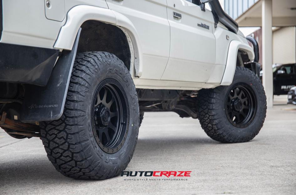 TOYOTA LANDCRUISER HURRICANE SATIN BLACK