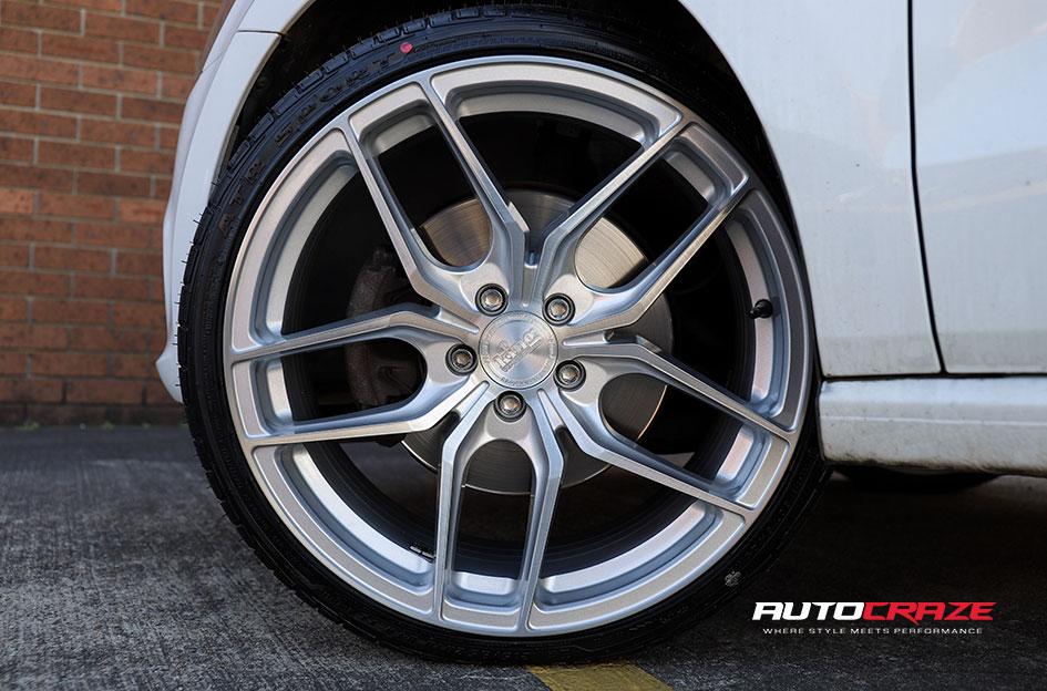VOLKSWAGEN POLO TSI TARO SILVER BRUSHED