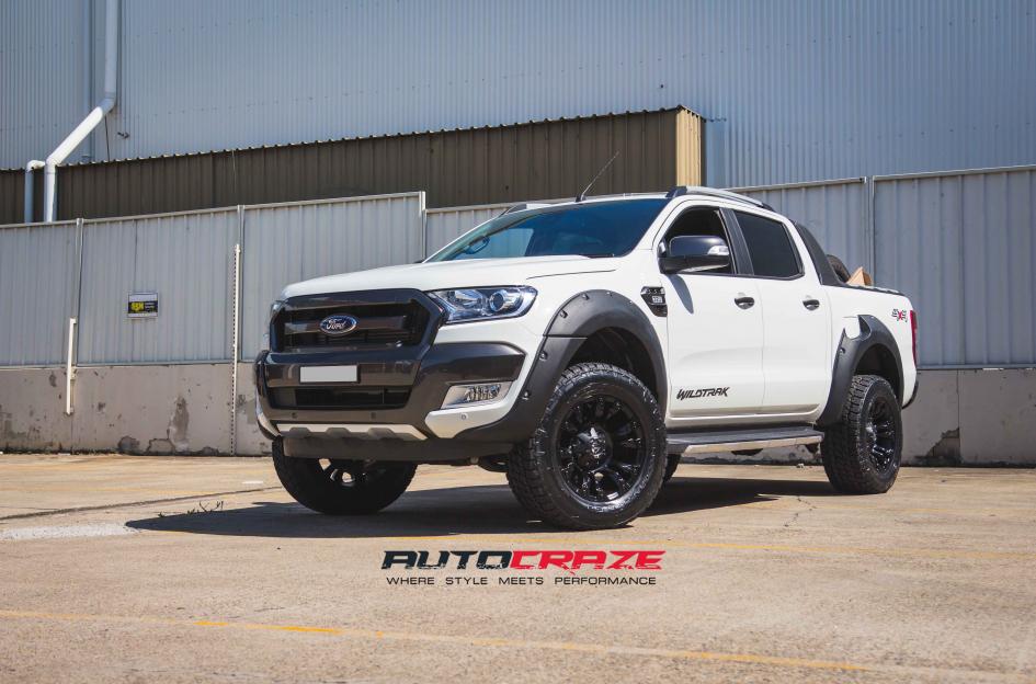 FORD-RANGER-VAPOR-BLACK-MACHINED-WITH-DARK-TINT-9