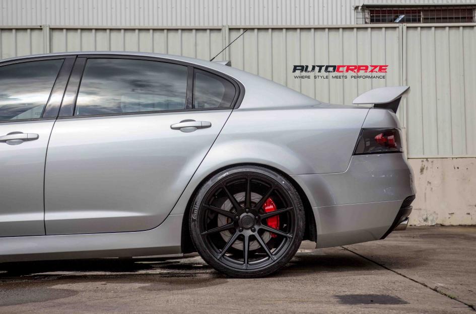 HOLDEN-COMMODORE-SF04-MATTE-BLACK-2