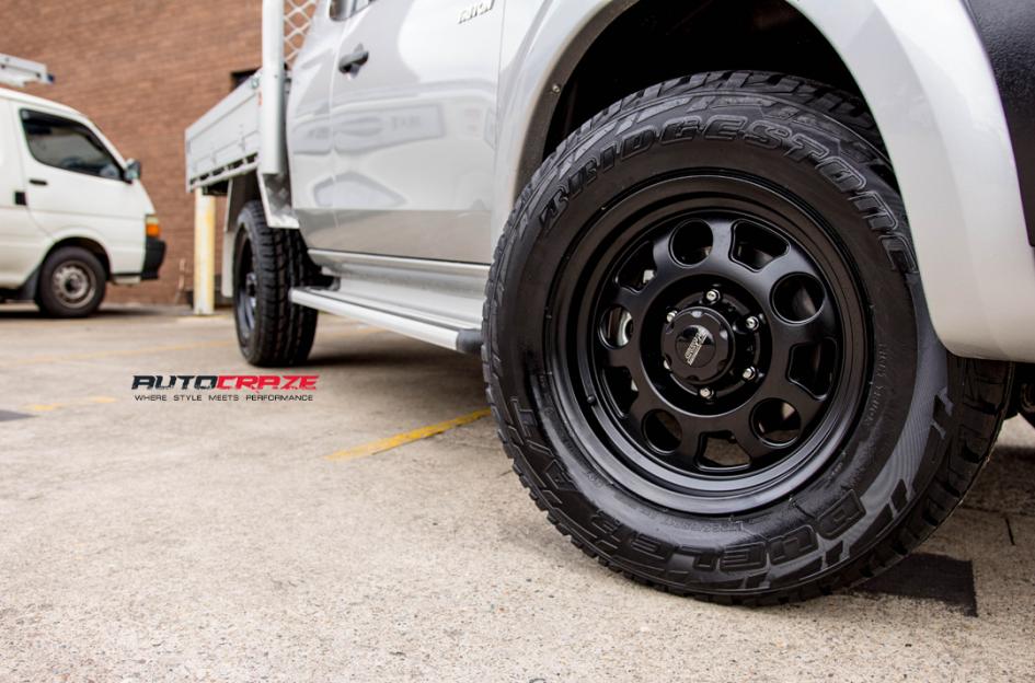 MITSUBISHI TRITON TERRAIN MATTE BLACK