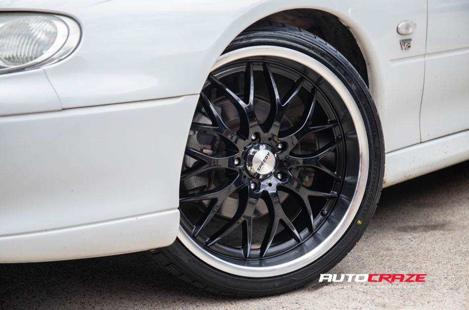 HOLDEN-COMMODORE-UTE-CHEETAH-GLOSS-BLACK-POLISH-LIP