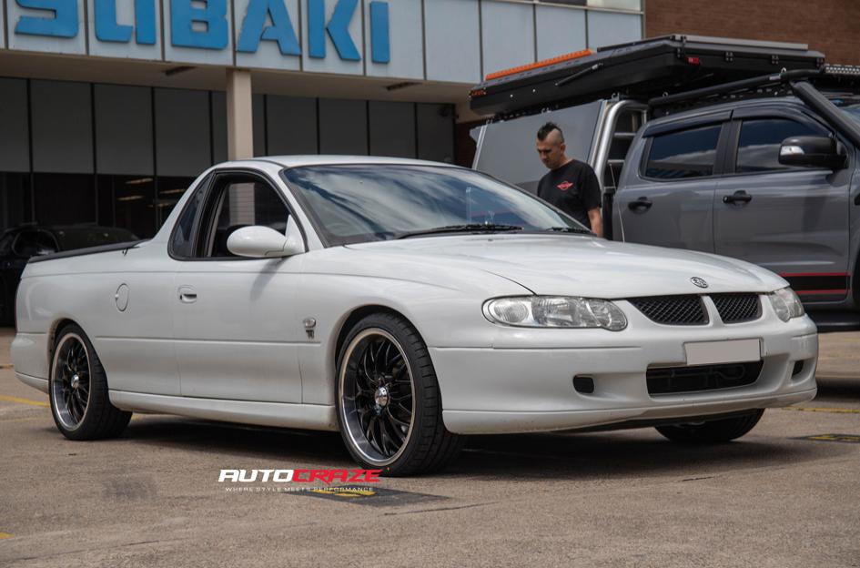HOLDEN-COMMODORE-UTE-CHEETAH-GLOSS-BLACK-POLISH-LIP
