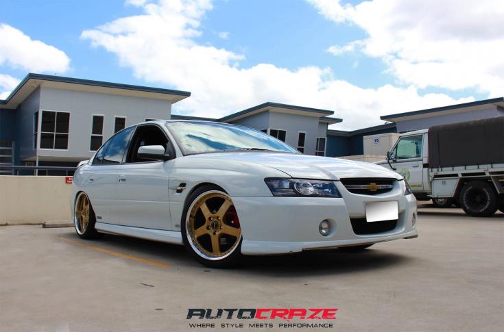 HOLDEN-COMMODORE-VZ-FR