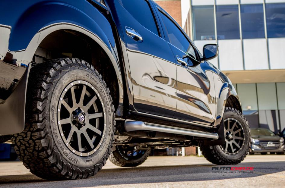 NISSAN NAVARA HEIST SATIN BLACK